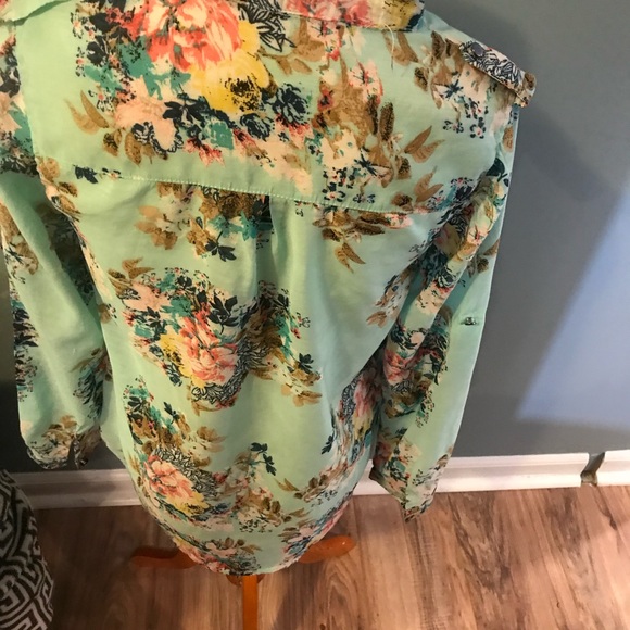 V neck chiffon blue  flowered printed blouse- S - Picture 6 of 7